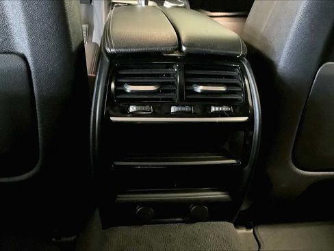 Used 2019 BMW 530e w/ M Sport Package RWD image 33