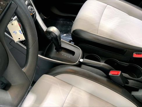 Used 2021 Chevrolet Trax LT FWD image 17