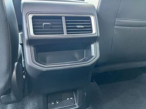 Used 2025 Volkswagen Atlas Cross Sport SE image 25