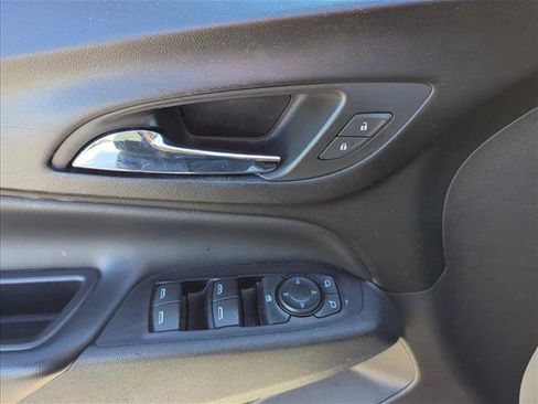 Used 2018 Chevrolet Equinox LT image 11