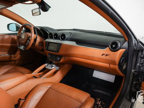 Used 2012 Ferrari FF image 28