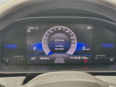 Used 2025 Volkswagen Jetta SE FWD image 19