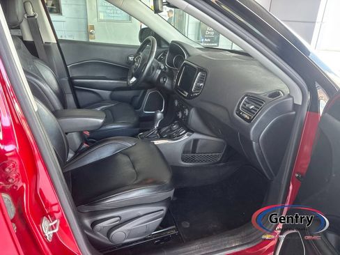 Used 2018 Jeep Compass Limited w/ Navigation Group AWD/4WD image 7