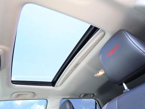 Used 2021 Toyota 4Runner TRD Off-Road Premium w/ Moonroof Package AWD/4WD image 24