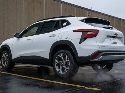 New 2026 Chevrolet Trax LT image 5