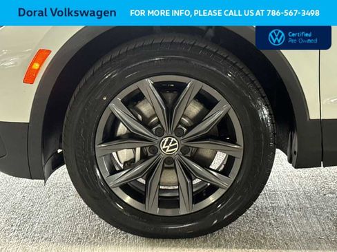 Certified 2022 Volkswagen Tiguan SE image 11
