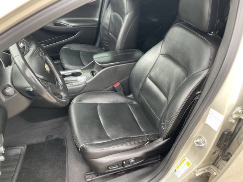 Used 2016 Chevrolet Malibu LT w/ Leather Package FWD image 14