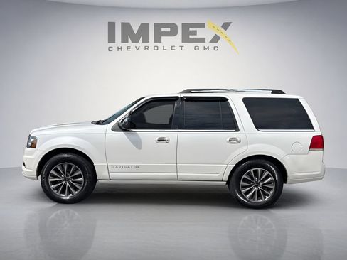 Used 2015 Lincoln Navigator 4WD image 2