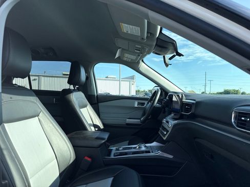Used 2024 Ford Explorer XLT w/ Equipment Group 202A AWD/4WD image 16