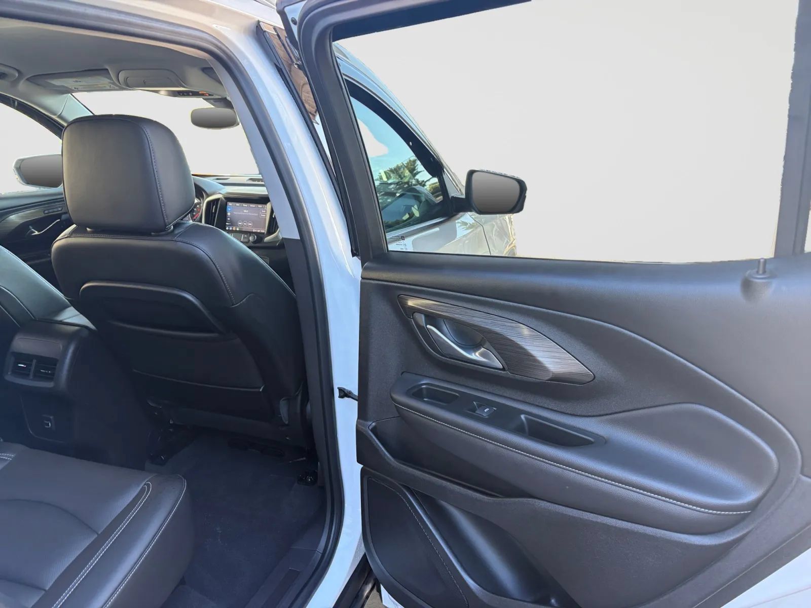 Used 2022 GMC Terrain SLT w/ LPO, Floor Liner Package AWD/4WD image 17