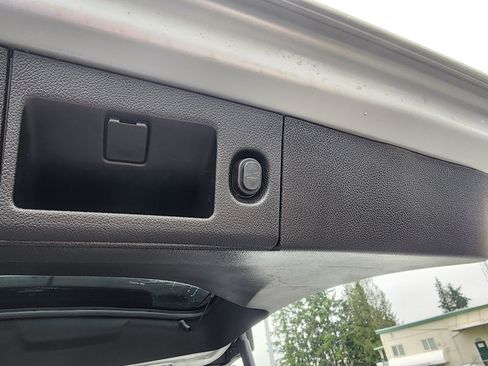 Used 2019 GMC Yukon SLT image 30