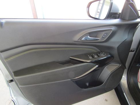 Used 2024 Chevrolet Trax LT FWD image 16