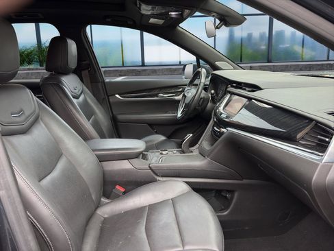 Used 2020 Cadillac XT6 Premium Luxury FWD image 18