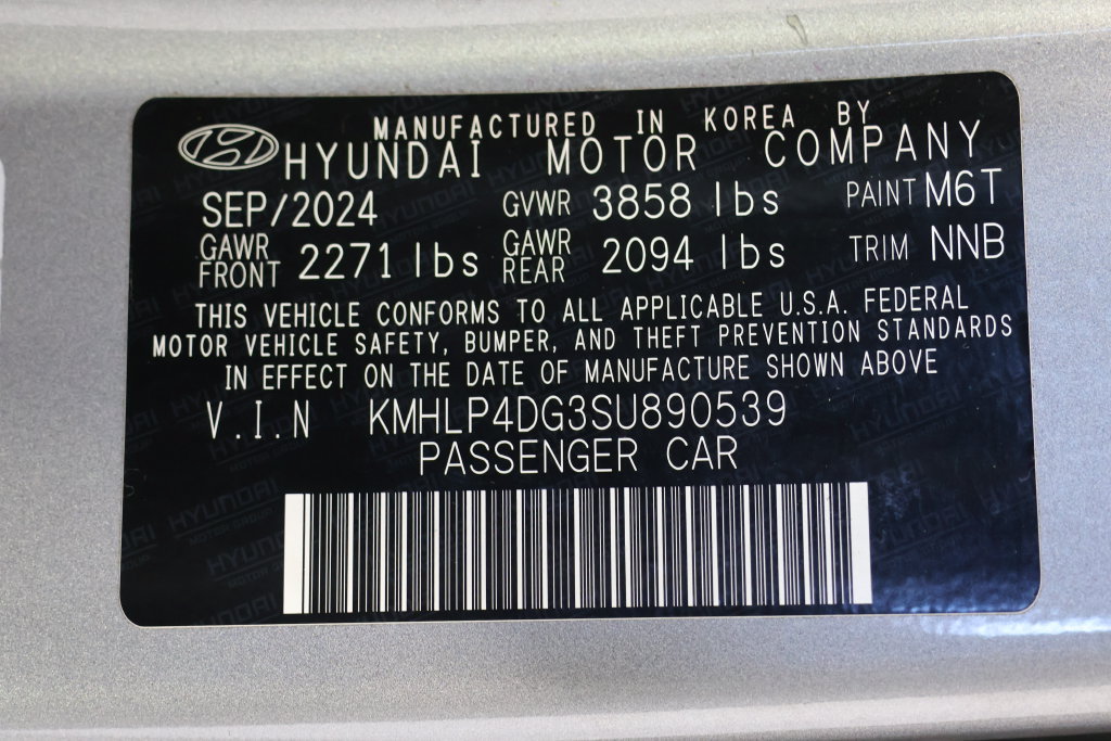 Used 2025 Hyundai Elantra Limited FWD image 30