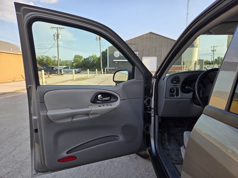 Used 2007 Chevrolet TrailBlazer LS w/ LS Preferred Equipment Group RWD image 4