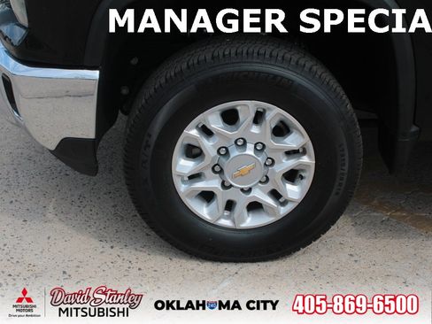Used 2024 Chevrolet Silverado 2500 LT w/ Convenience Package image 2