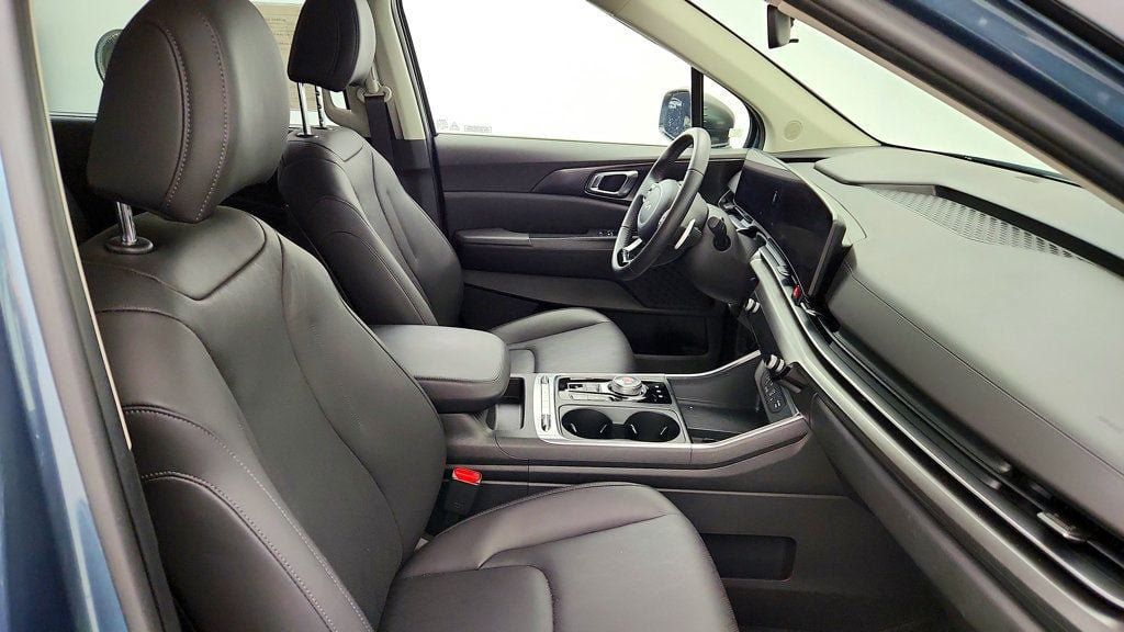 Used 2026 Kia Carnival SX w/ SX Dark Edition Package FWD image 25