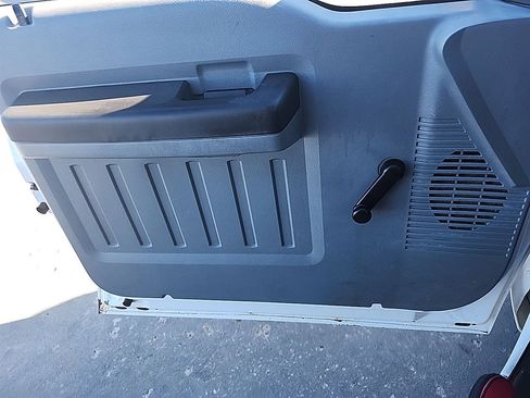 Used 2014 Ford F250 XL w/ XL Value Package image 2