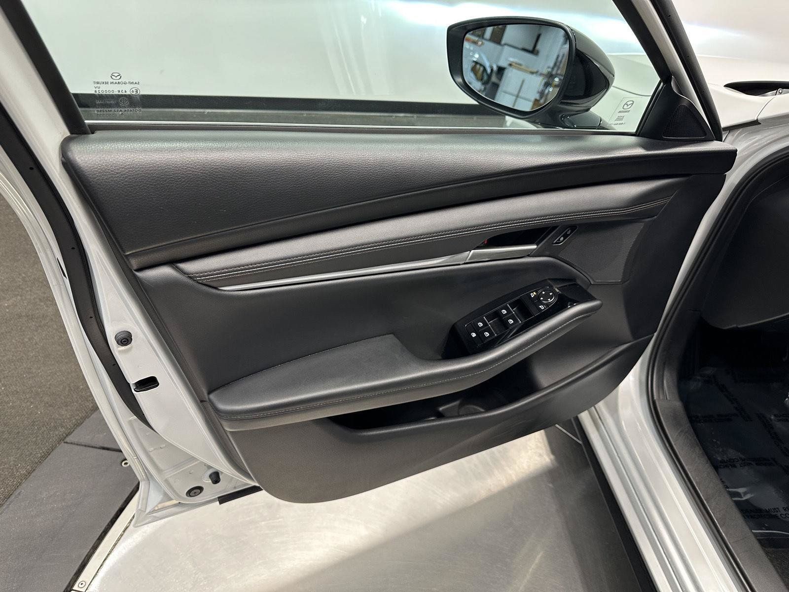 Used 2024 MAZDA MAZDA3 s FWD image 13