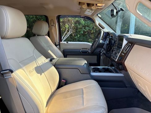 Used 2016 Ford F250 Lariat w/ Lariat Interior Package image 28