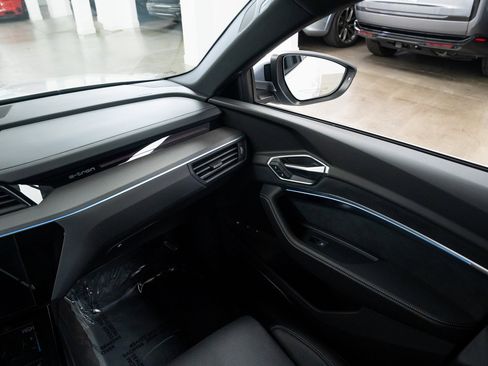 Used 2023 Audi e-tron S Premium Plus image 11