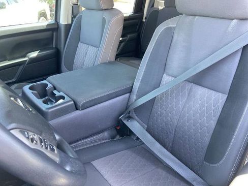 Used 2022 Nissan Titan S w/ HD Front GAWR Package AWD/4WD image 14