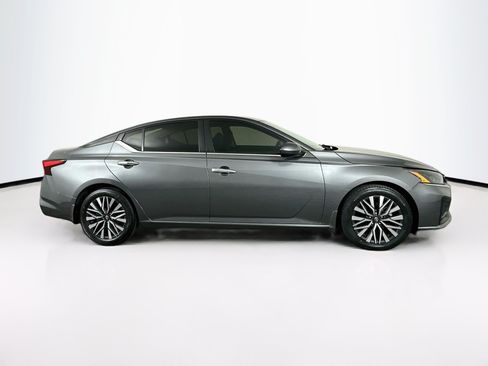 Used 2024 Nissan Altima 2.5 SV w/ SV Premium Package FWD image 10