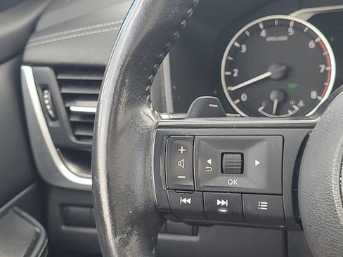 Used 2024 Nissan Rogue SV w/ SV Premium Package FWD image 18