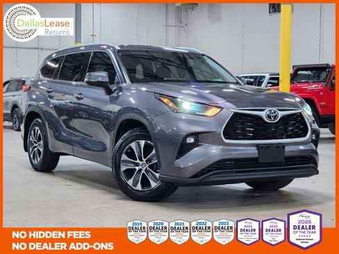Used 2022 Toyota Highlander XLE FWD image 1
