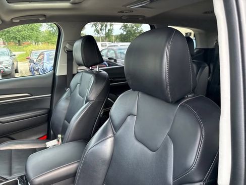 Used 2025 Kia Telluride S AWD/4WD image 9