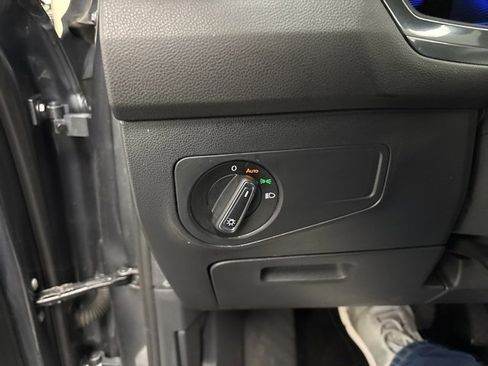 Used 2022 Volkswagen Tiguan SE image 25