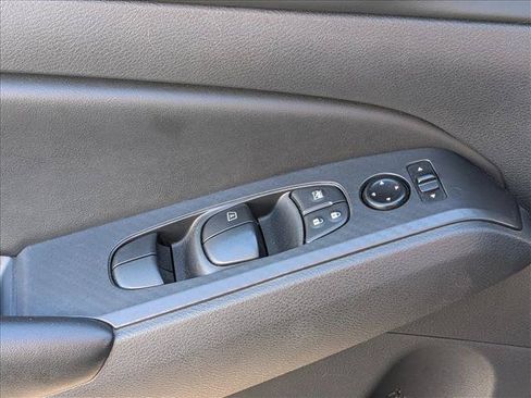 Used 2024 Nissan Altima 2.5 S FWD image 11