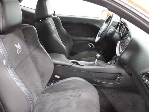 Used 2016 Dodge Challenger R/T Scat Pack w/ Leather Interior Group image 23