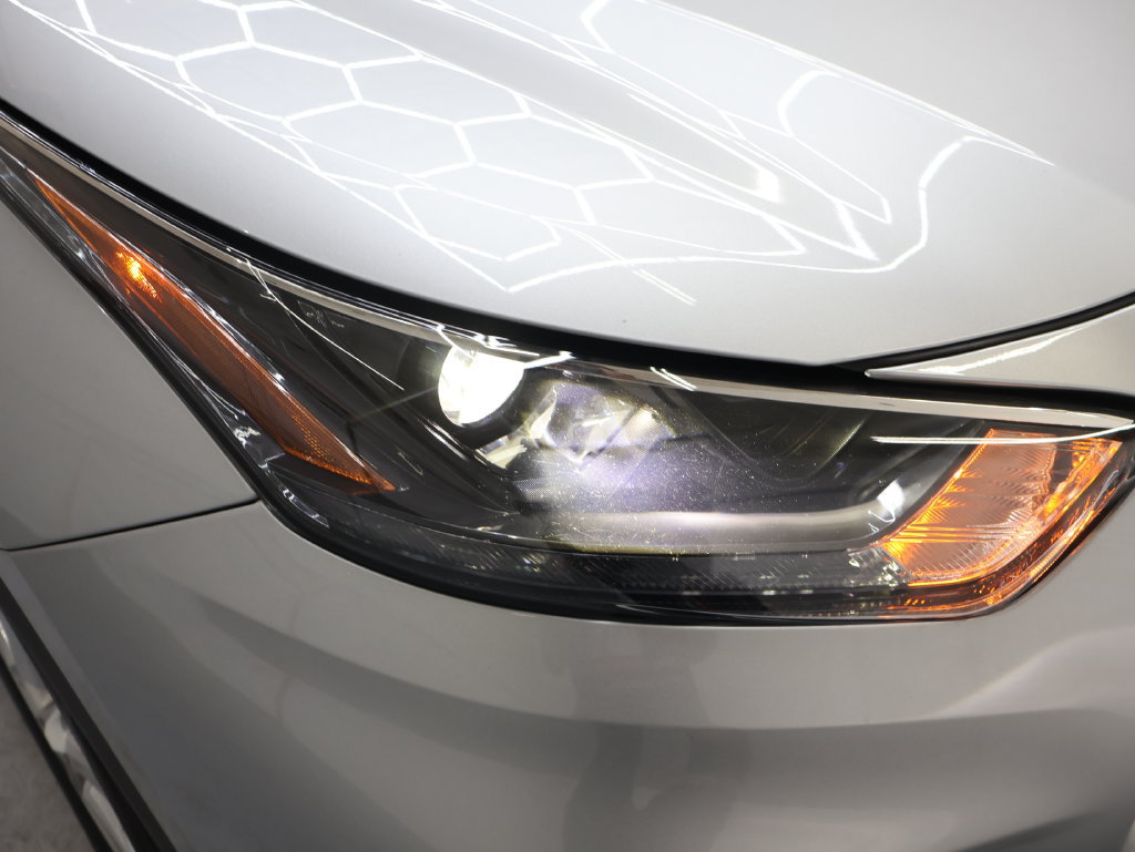 Used 2024 Toyota Highlander LE FWD image 28