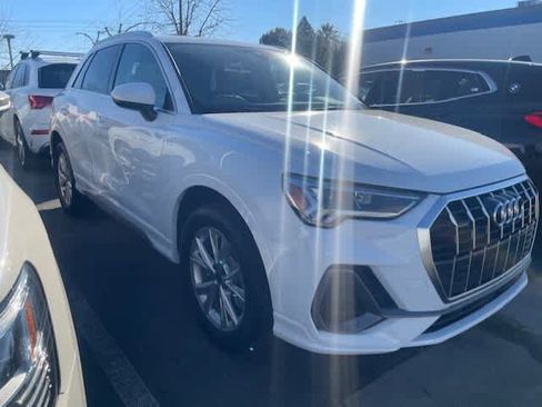 Used 2025 Audi Q3 2.0T Premium image 3