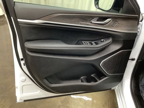 New 2026 Jeep Grand Cherokee Limited image 12