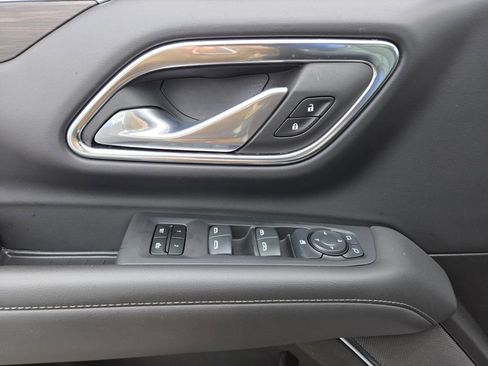 Used 2024 Chevrolet Suburban LT image 17