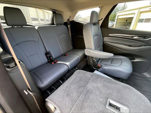 Used 2018 Buick Enclave Essence image 18