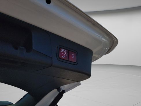 Certified 2025 Mercedes-Benz GLB 250 image 10