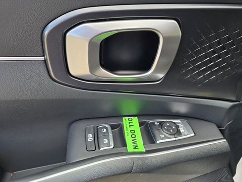 Used 2025 Kia Sorento S image 18