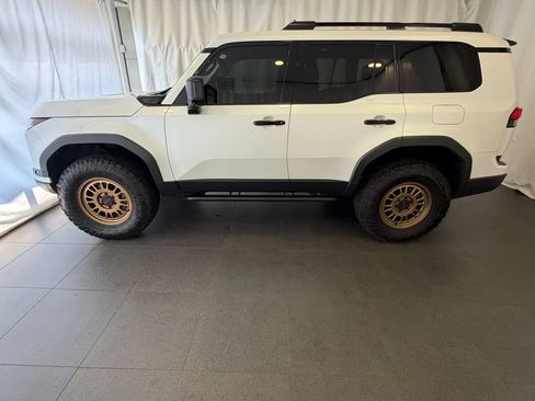 Used 2024 Lexus GX 550 AWD/4WD image 2