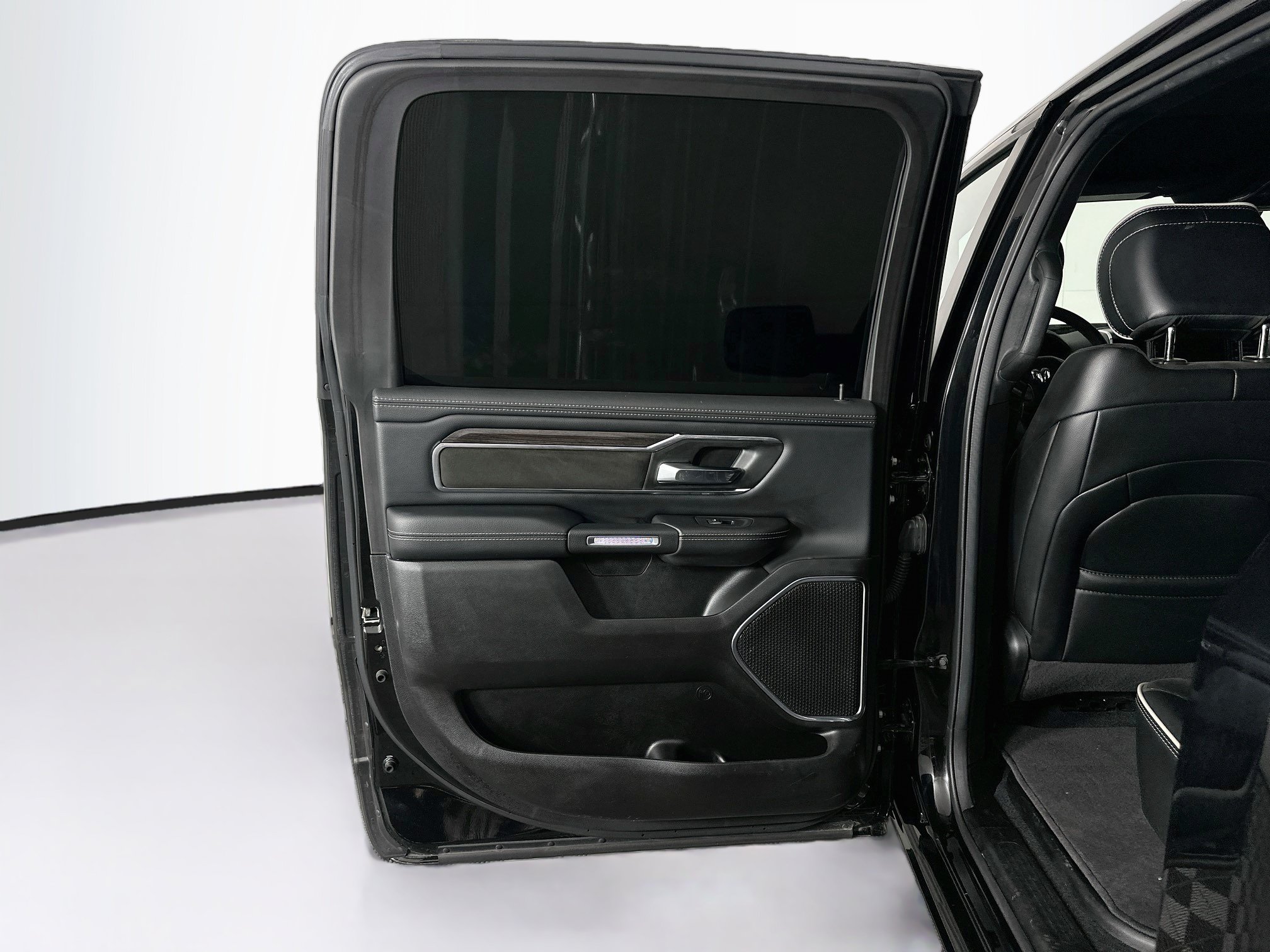Used 2025 RAM 1500 Laramie w/ Sport Appearance Package AWD/4WD image 27