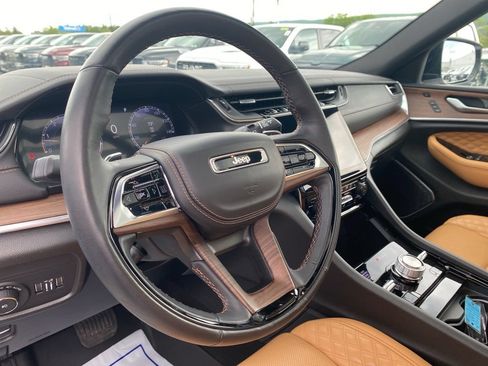 Used 2024 Jeep Grand Cherokee L Summit w/ High Altitude Package AWD/4WD image 30