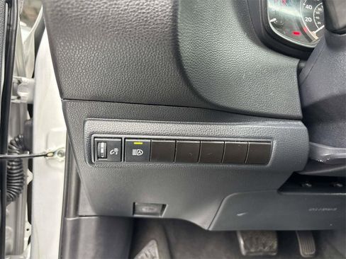 Used 2022 Toyota Corolla LE image 30