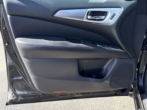 Used 2017 Nissan Pathfinder SL w/ SL Tech Package image 10