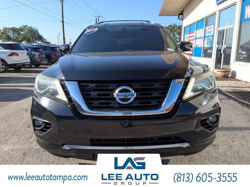Used 2017 Nissan Pathfinder SV w/ Trailer Tow Package FWD image 8