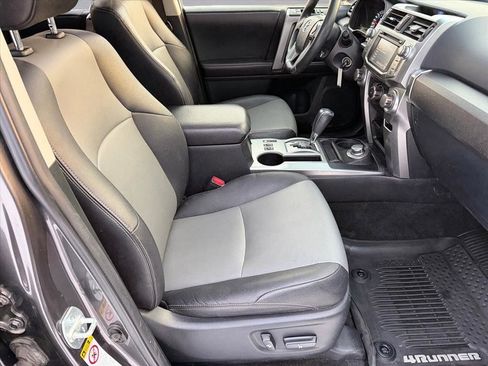 Used 2017 Toyota 4Runner SR5 Premium image 18