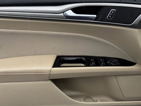 Used 2016 Ford Fusion SE image 14