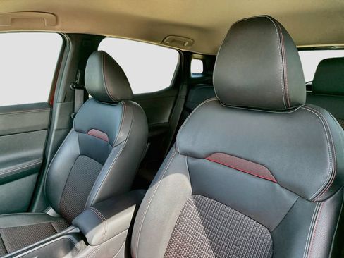 Used 2025 Nissan Kicks SR FWD image 12