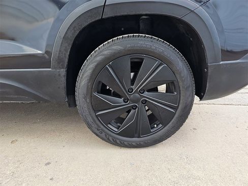 Used 2024 Volkswagen Taos SE image 38